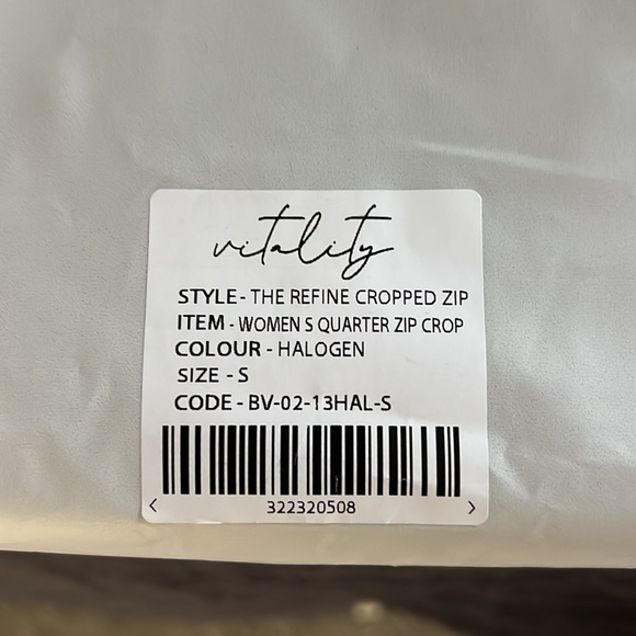 Vitality refine cropped zip halogen - Picture 3 of 3